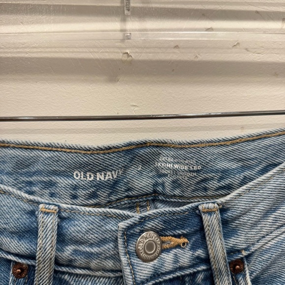 Old Navy Extra High Waisted Sky Hi Wide Leg Cargo Jeans Light Wash Size 2 ‘24 - Picture 5 of 9